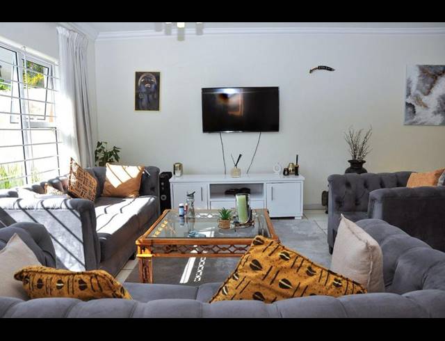 3 BEDROOM TOWNHOUSE FOR SALE IN EDENBURG
